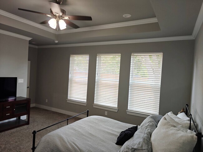 Building Photo - 1025 E Coral Way