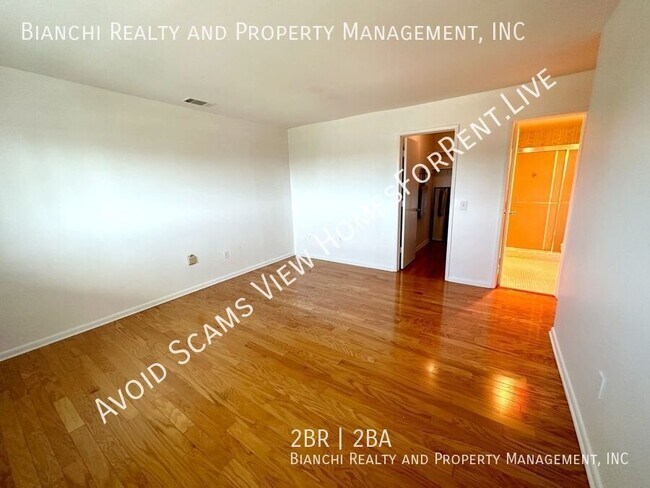 Building Photo - 1819 Shore Dr S