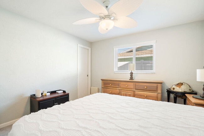 Building Photo - 3003 W Vina Del Mar Blvd