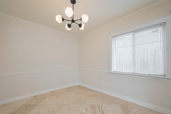 Building Photo - 13731 Greenway Dr