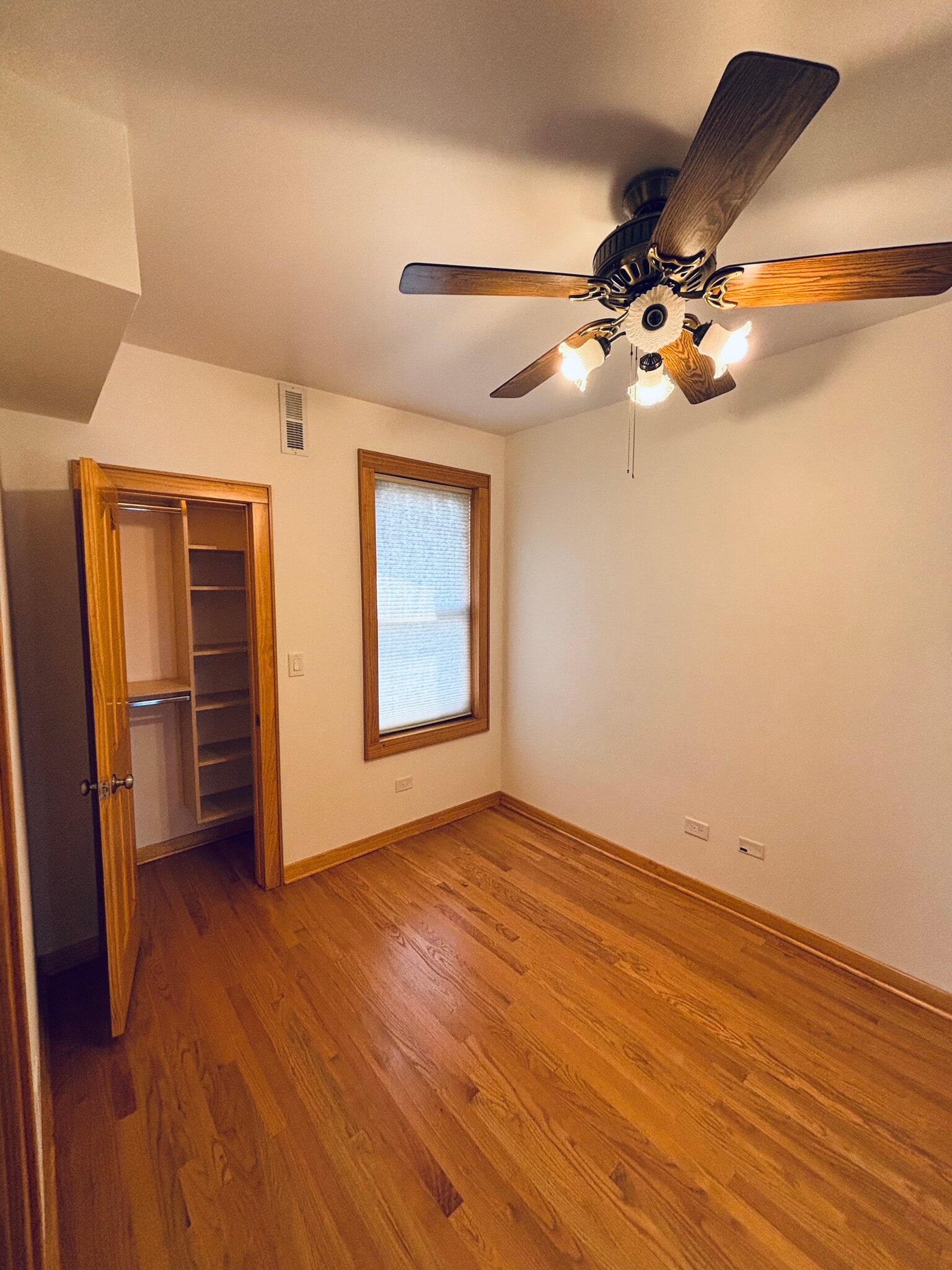 Back Bedroom - 2318 W Diversey Ave