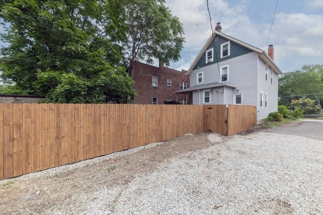 Building Photo - 2379 Summit St