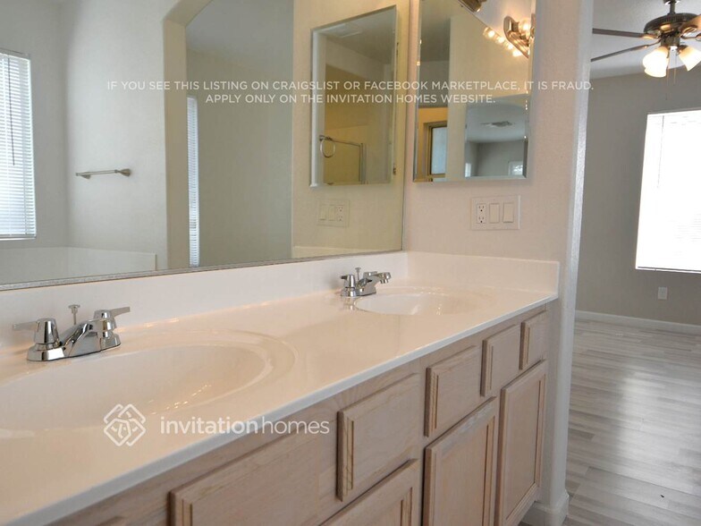 Building Photo - 5029 W Ponderosa Ln