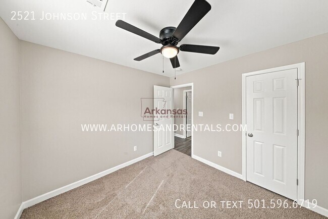 Building Photo - 2521 Johnson St