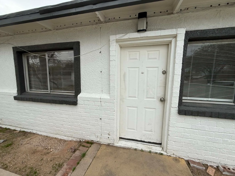 Building Photo - 460 E Delano St