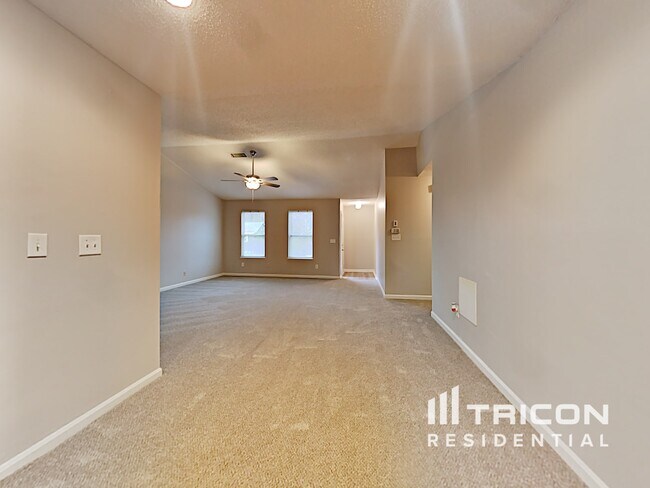 Building Photo - 1027 Chapman Cir