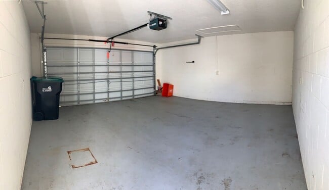 Building Photo - 3bed / 2.5 bath, 2-story townhome with 2-car garage in Avalon Park