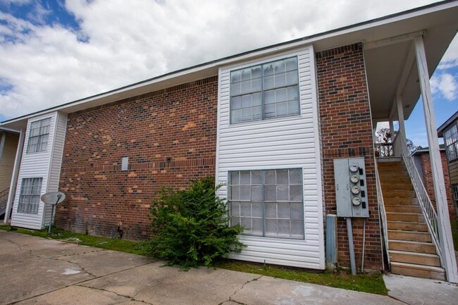 Building Photo - 109 Limoges St