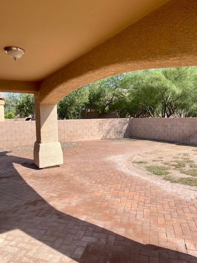 Building Photo - Available in JULY, Single story 3bd/ 2bath...
