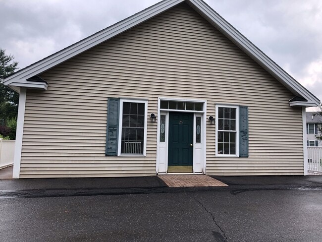 Building Photo - Southern Nashua Townhouse For Lease