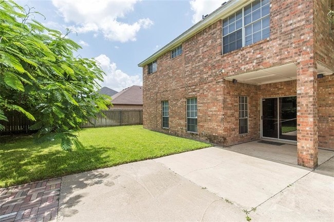 Building Photo - 15 Ivy Ave