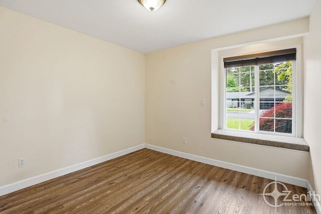 Building Photo - 13902 NE Piper Rd
