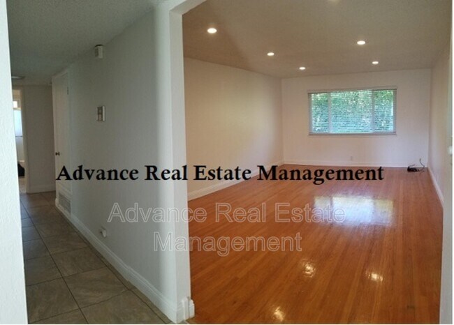 Building Photo - 6925 Chevy Chase Way