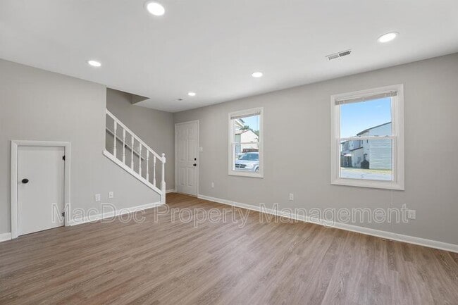 Building Photo - 5239 Daffodil Dr