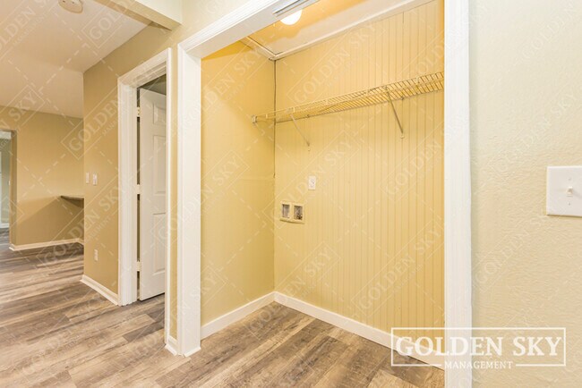 Building Photo - 2109 S Hoyt Ave