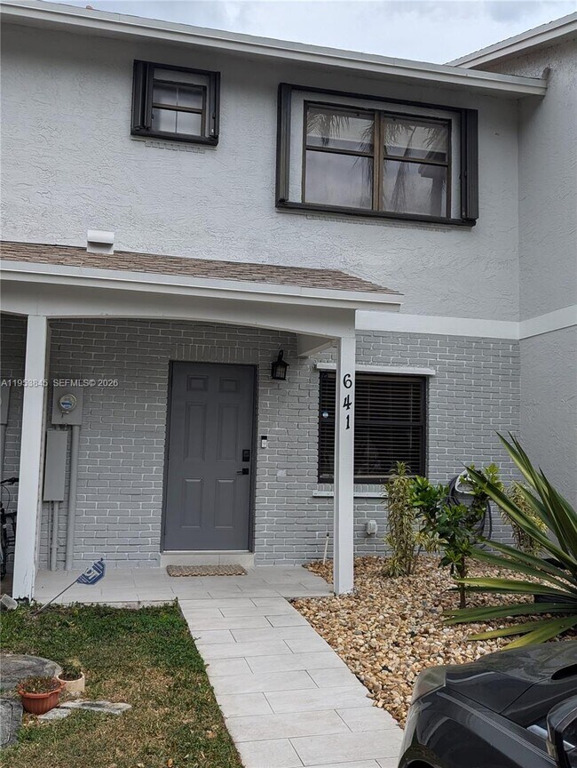 Building Photo - 641 NW 105th Way