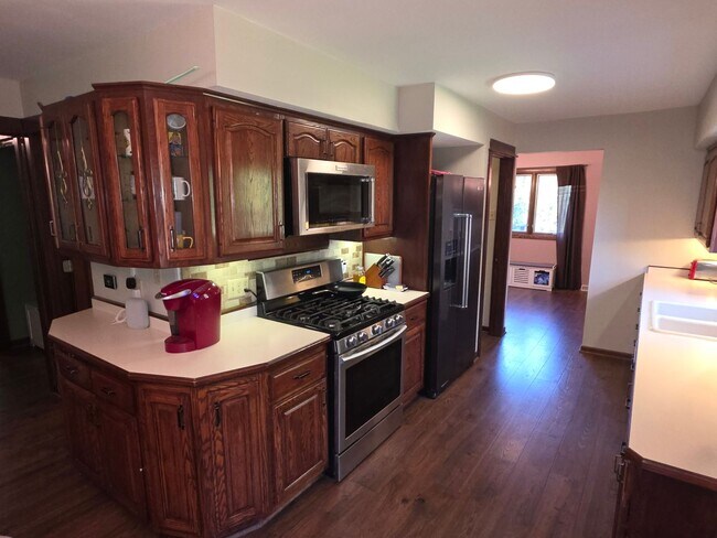 Building Photo - Updated 4 bedroom home in Merton