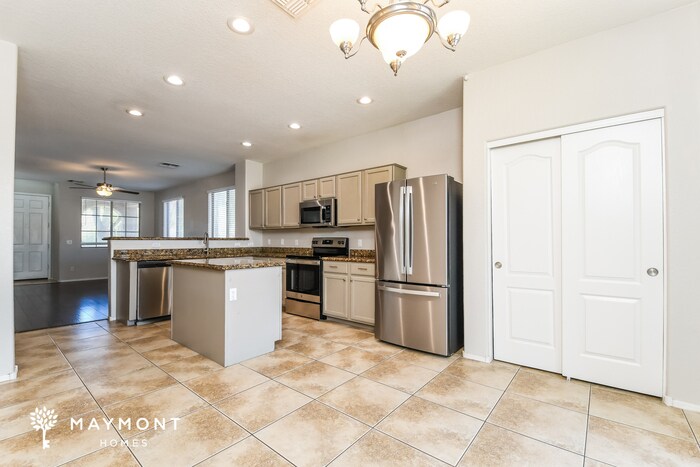 Building Photo - 4210 S Mariposa Dr