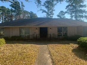 Building Photo - 3/2.5/2 LISD FENCED YARD PET FRIENDLY