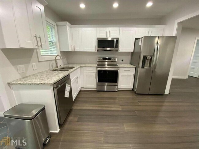 Building Photo - 1127 Dobbs Dr SE
