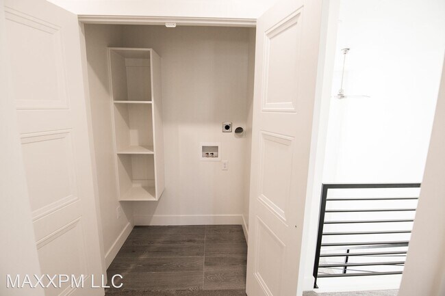 Building Photo - 5 br, 3.5 bath House - 151 W Harvest Villa...