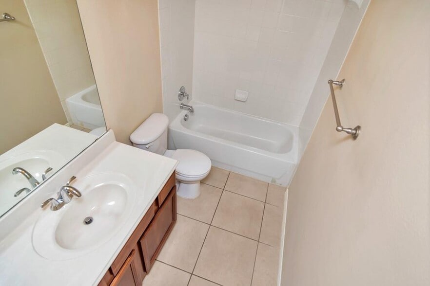 Building Photo - 5212 Westheimer Rd