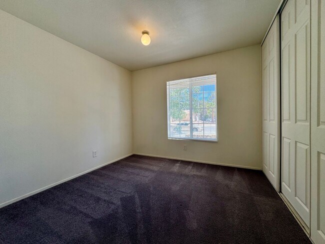 Building Photo - 10624 Palmyra St
