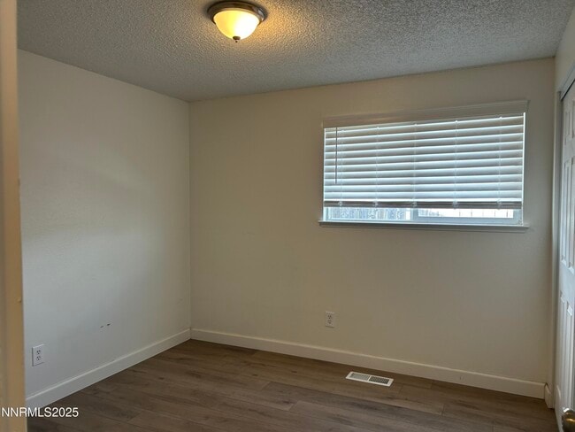Building Photo - 6780 Peppermint Dr