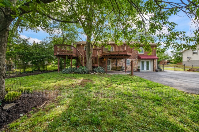 Building Photo - 7020 Bonnamere Dr