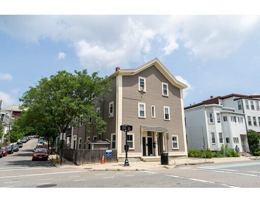 Building Photo - 565 Somerville Ave