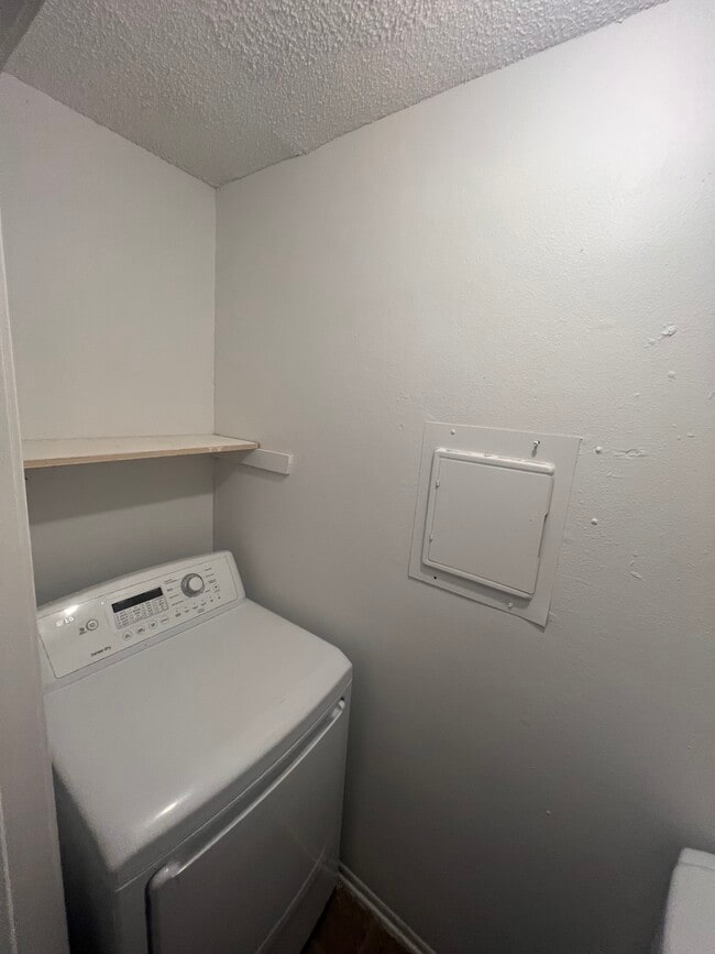 dryer - 3482 King Bradford Dr