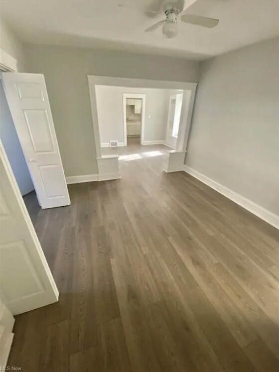 Building Photo - 2231 W 105th St