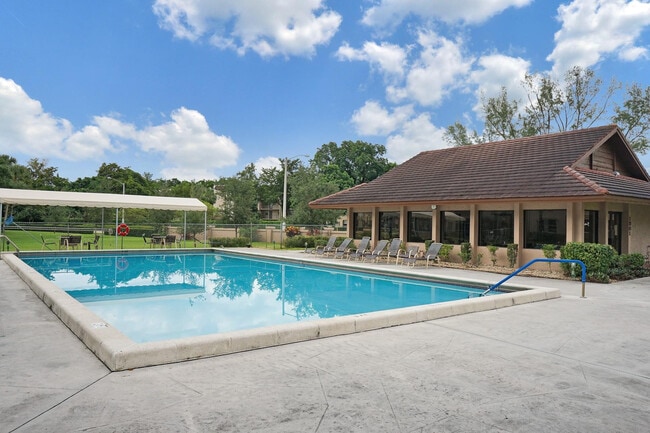 Building Photo - 1831 Sabal Palm Dr