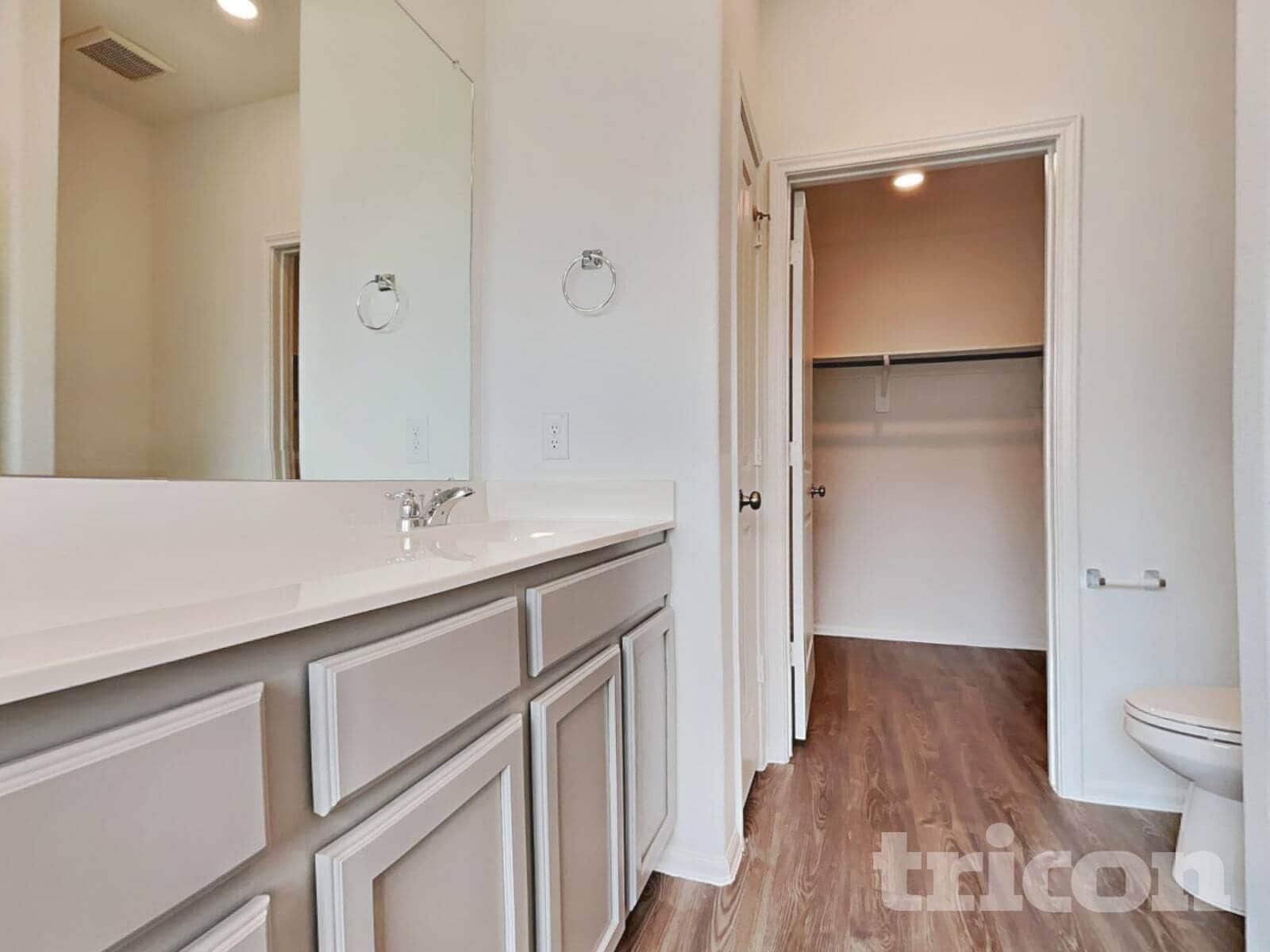 Building Photo - 212 Seven Pnes Dr
