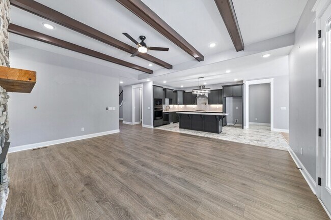 Building Photo - 601 Joyce Ave