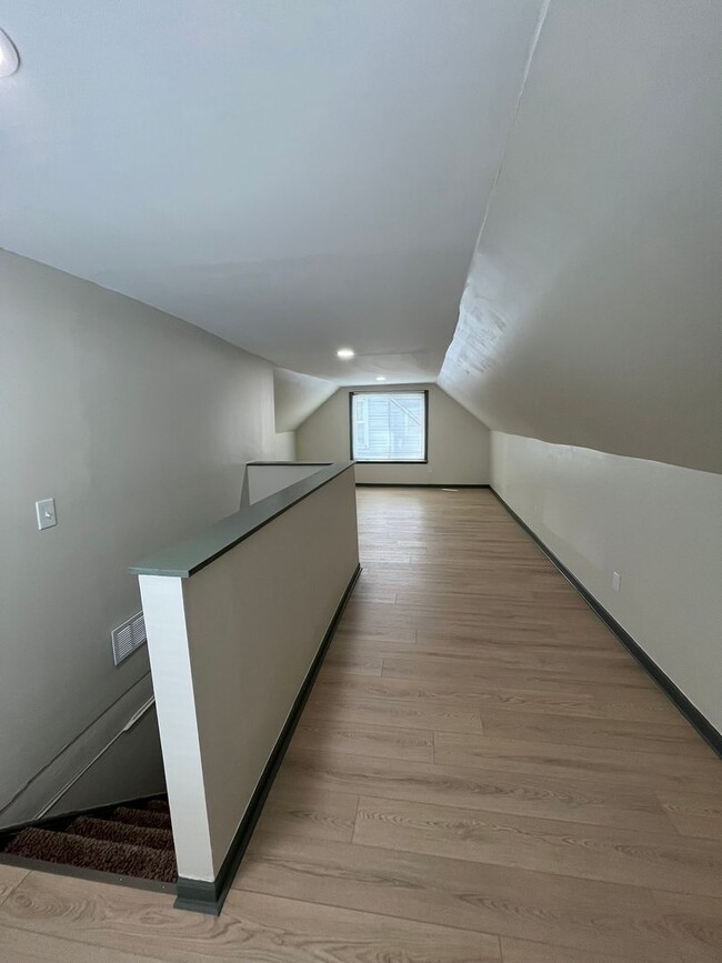 Building Photo - Beautifully Renovated 3BR Home with Modern Finishes & Spacious Living Areas