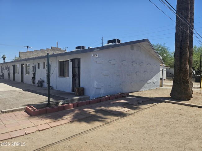 Primary Photo - 2230 E Polk St