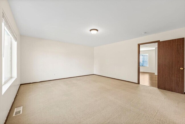 Building Photo - Updated and Spacious 3 Bed Yelm Rental!