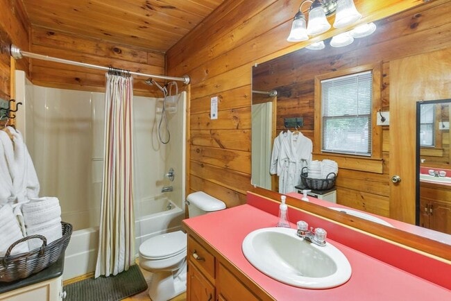 Building Photo - 9 Briar Creek Rd