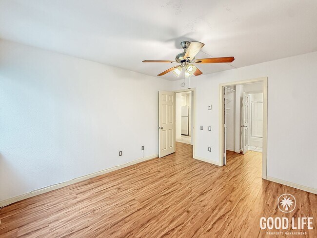 Building Photo - Charming 1B/1BA Condo in Bay Ho w/ Walk-In Closet, Ceiling Fans & New Flooring!