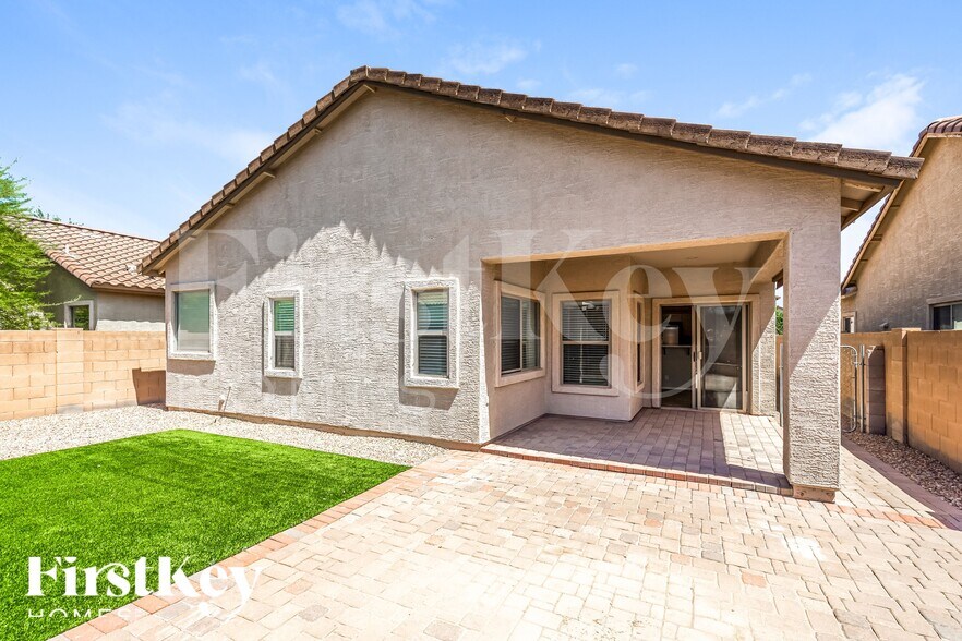 Building Photo - 931 W Oak Tree Ln