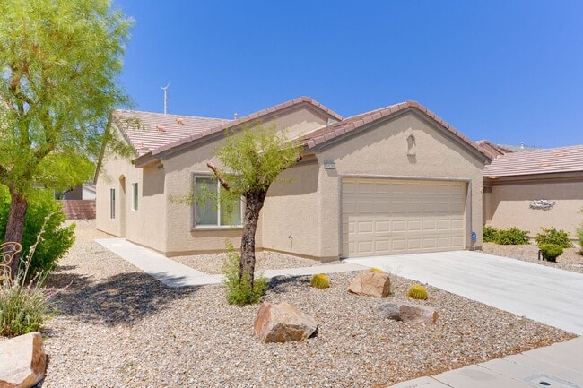 Building Photo - Spacious & Bright 3-Bed Home in Desirable ...