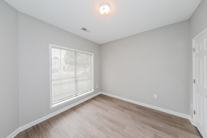 Building Photo - 1155 Amberley Woods Dr