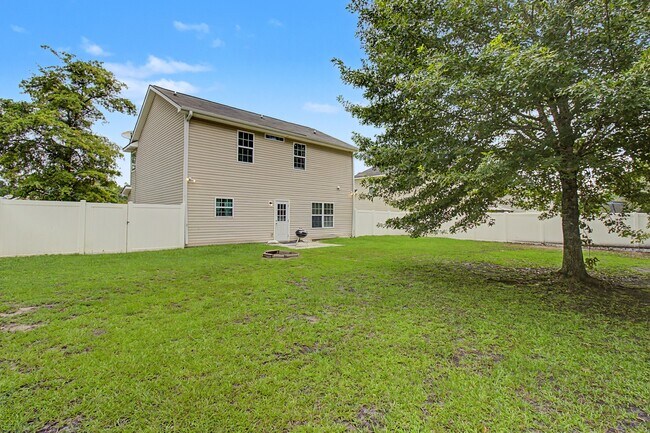 Building Photo - 1221 Peacock Trail