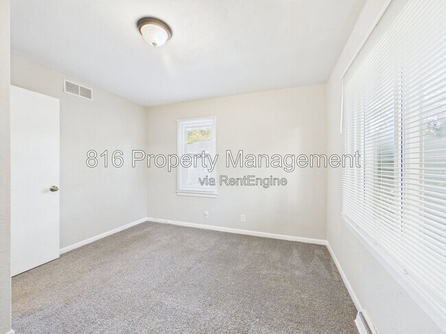 Building Photo - 8250 Webster Ave
