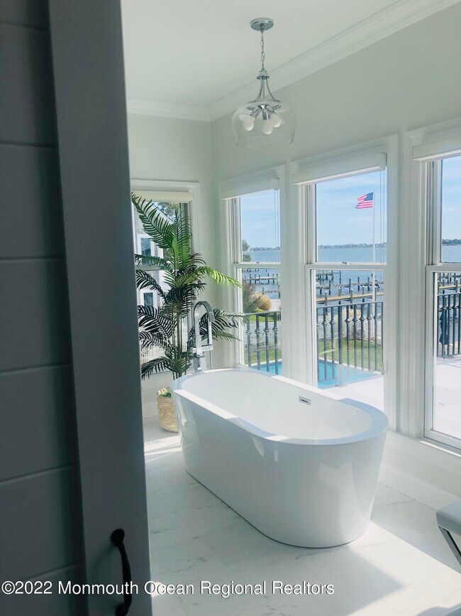 Building Photo - 709 Princeton Ave