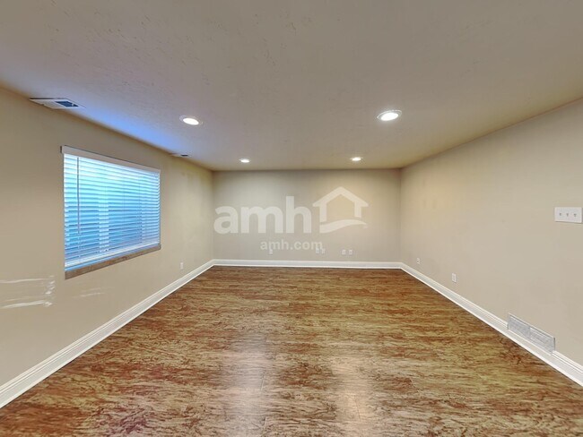 Building Photo - 3595 S Feulner Dr