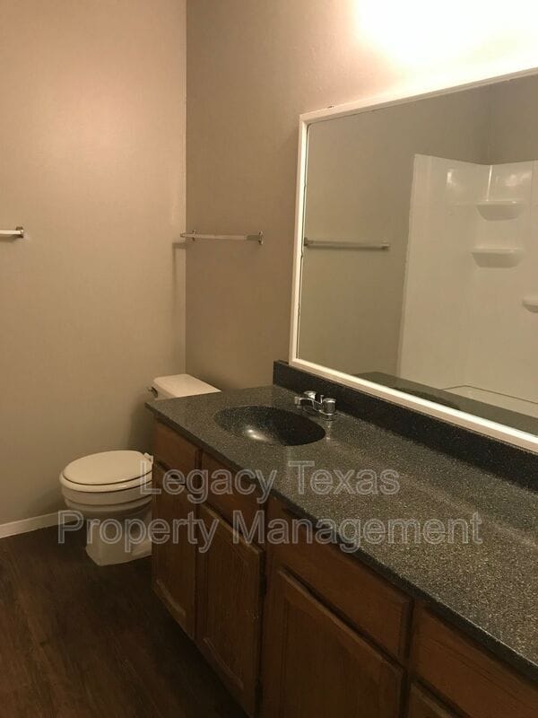 Building Photo - 1407 Courtney Pl