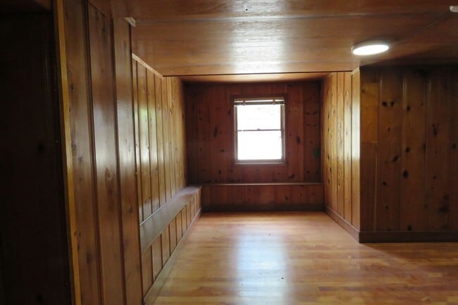 Building Photo - 2 BEDROOM SUNSET HOUSE - PLUS BONUS ROOM