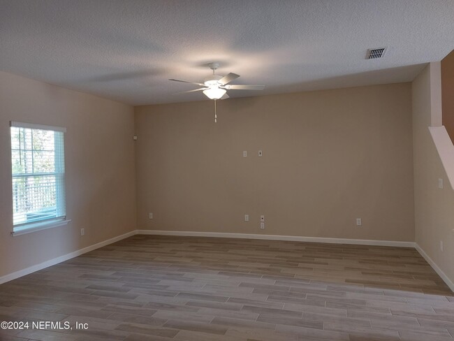 Building Photo - 12866 Josslyn Ln